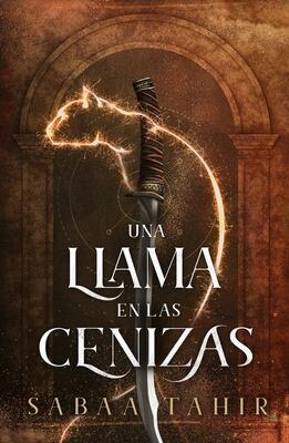 Book cover for 'Una Llama en las Cenizas' by Sabaa Tahir.